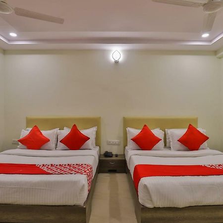 Oyo 26999 Hotel Sg Ахмедабад Екстериор снимка
