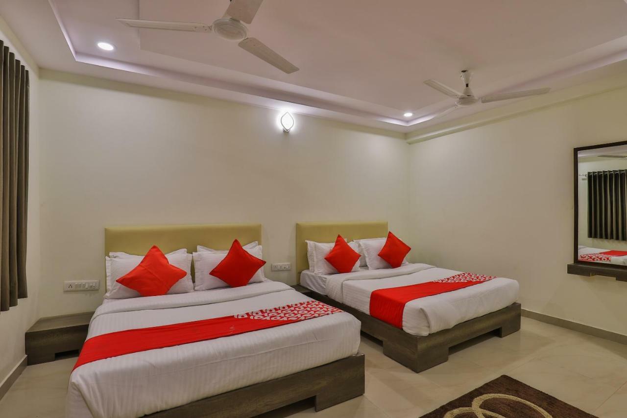 Oyo 26999 Hotel Sg Ахмедабад Екстериор снимка