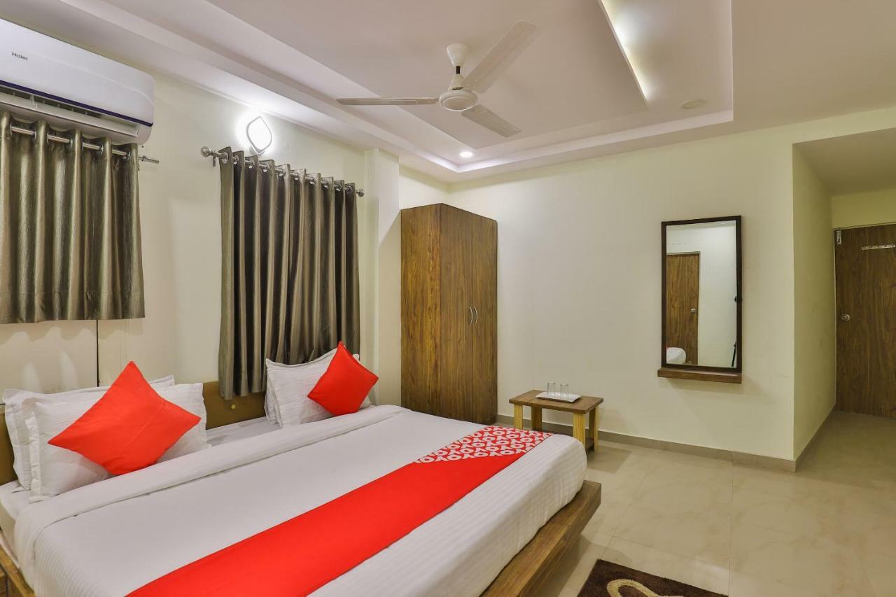 Oyo 26999 Hotel Sg Ахмедабад Екстериор снимка