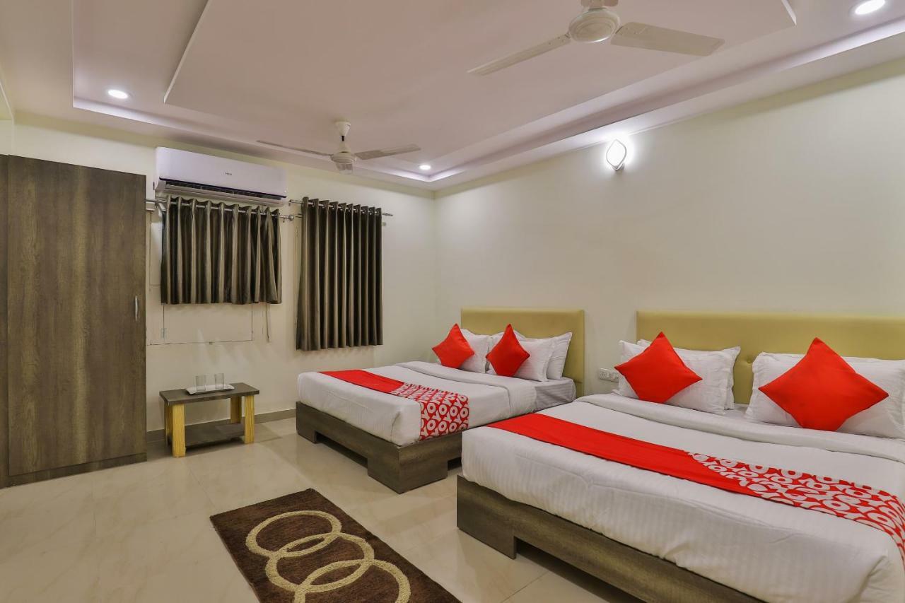 Oyo 26999 Hotel Sg Ахмедабад Екстериор снимка