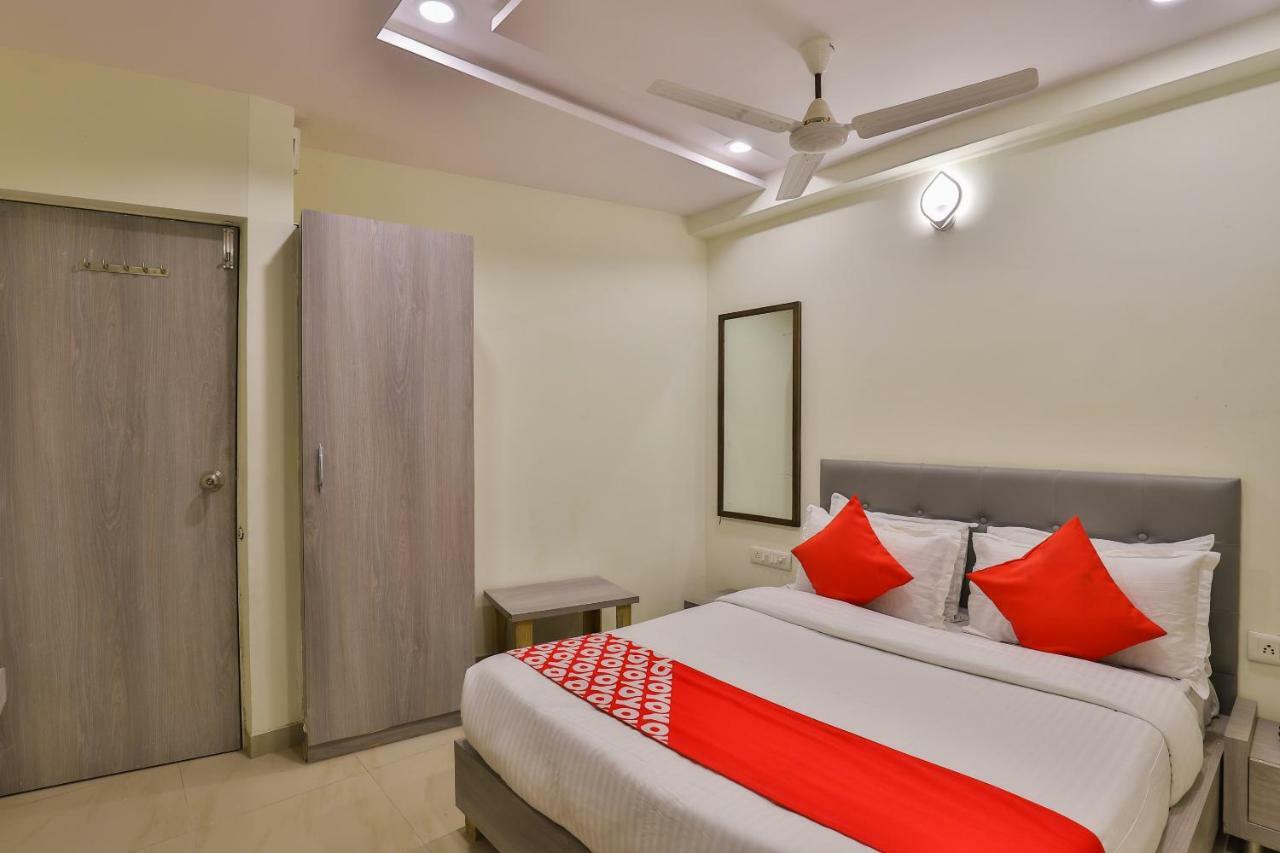 Oyo 26999 Hotel Sg Ахмедабад Екстериор снимка
